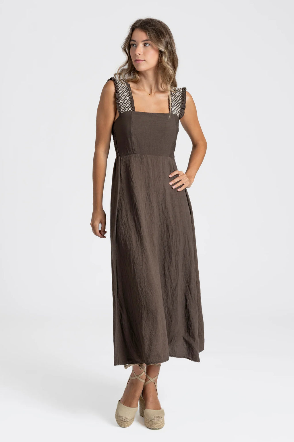 VESTIDO TIRANTES MARRÓN