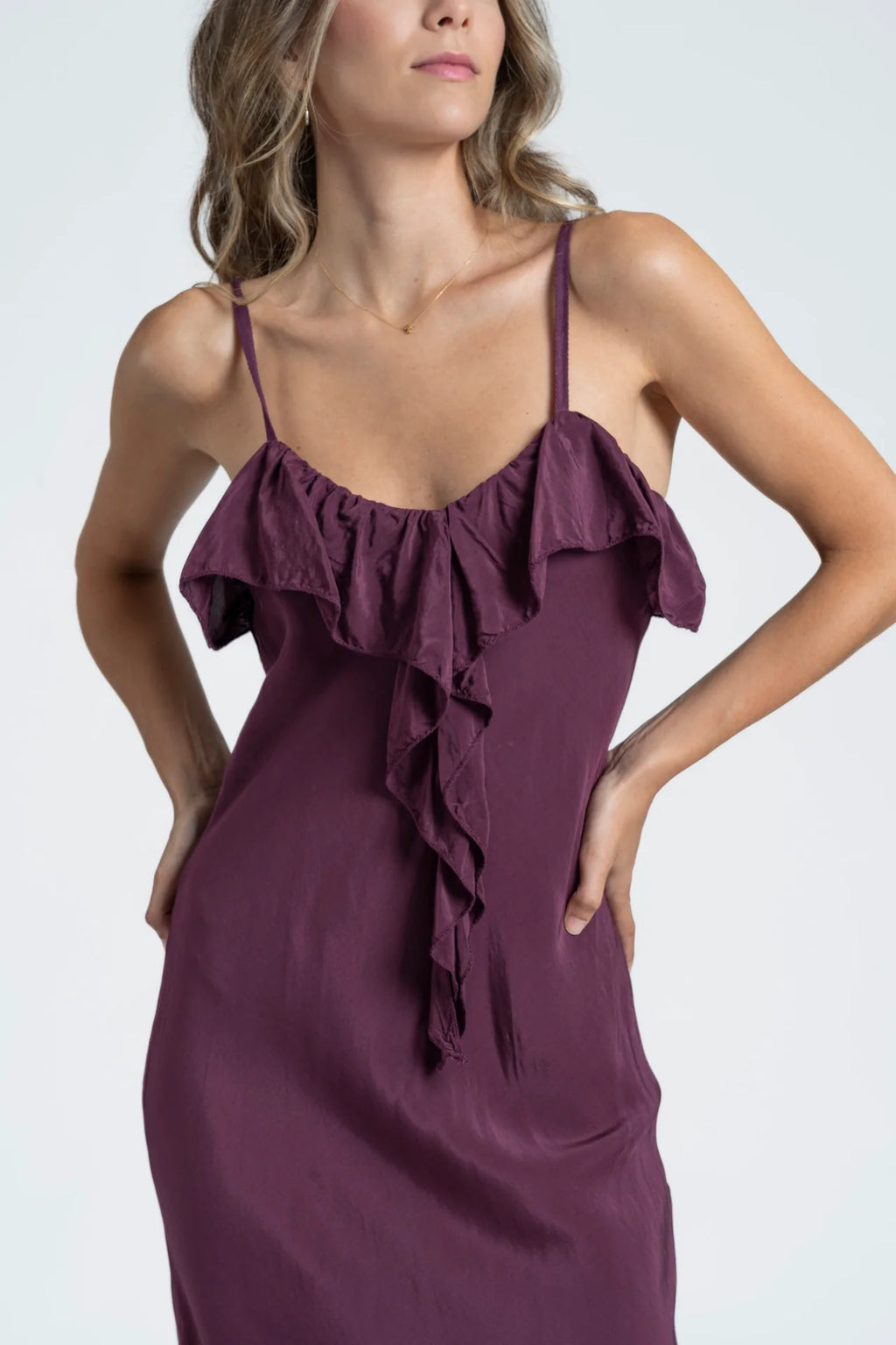 VESTIDO ESCOTE FRONDOSO